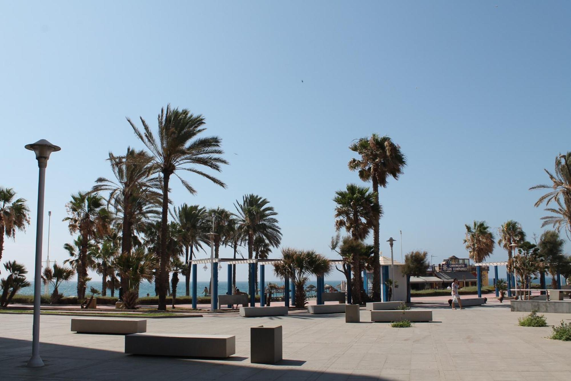 Paseo Maritimo Apartment Malaga Exterior photo