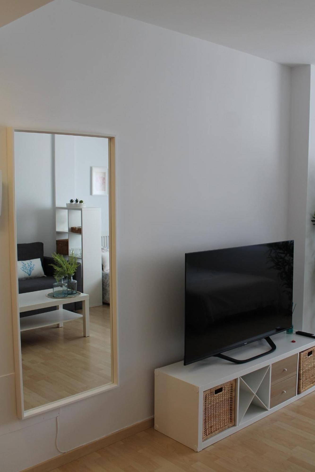 Paseo Maritimo Apartment Malaga Exterior photo